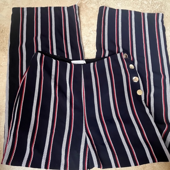 Lush Striped Navy Capri Pants with Button Detail size medium - Picture 1 of 4